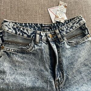 NWT Jeans size 2 Cutout Boohoo